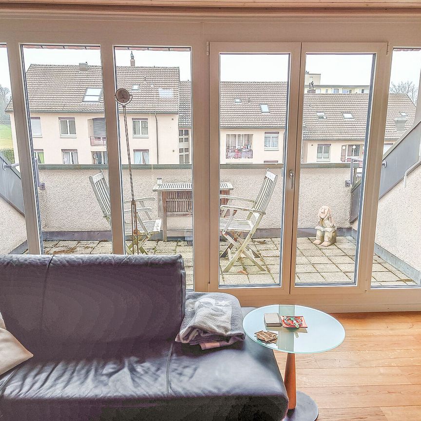 Charmante Dachwohnung mit traumhaftem Weitblick - Foto 1