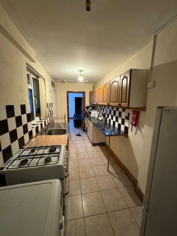 Room in a Shared House, Newport Road, B12 - Photo 2