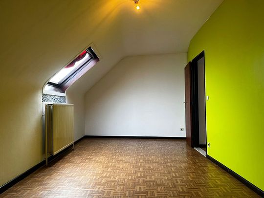 Ruim duplex-appartement met 3 slaapkamers, terras en garage in het centrum van Meerhout. - Photo 1