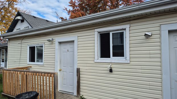 For Lease - 74 Queens Circle Unit# 5, Fort Erie, Ontario - Photo 1