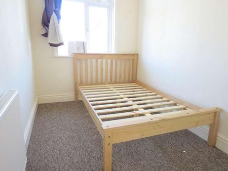 Bedroom House In Bournemouth, BH9 - Photo 3
