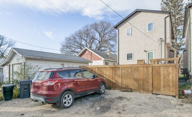 52A Crystal, Winnipeg, MB - Photo 1