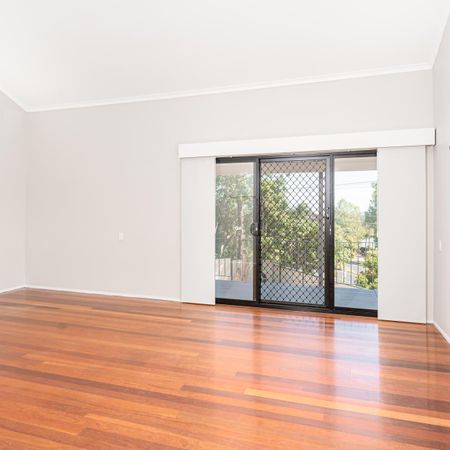 Large Beautiful Family Home - Located Near Everything! - Photo 3