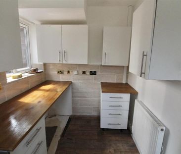 2 bedroom end of terrace house to rent - Photo 1