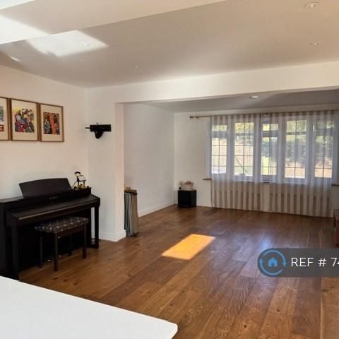 3 bedroom end of terrace house to rent - Photo 1