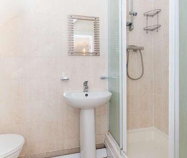 Bathurst Walk, Richings, SL0 - Photo 1