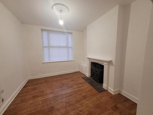 2 bedroom end of terrace house to rent - Photo 1