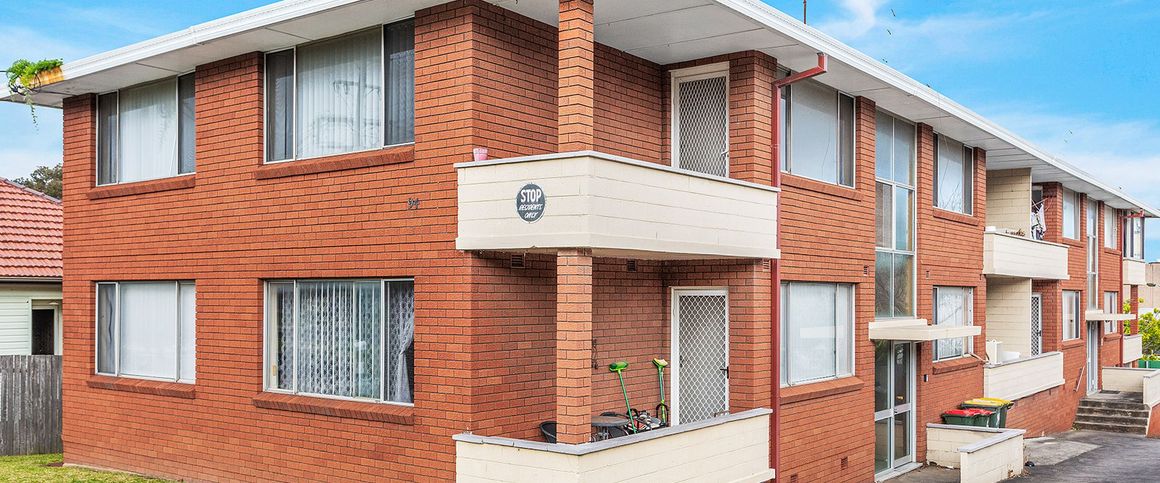 GROUND FLOOR TWO BEDROOM UNIT IN A PRIME LOCATION - Photo 1