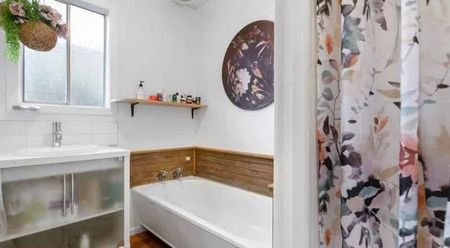 Four Bedroom Home - Photo 2