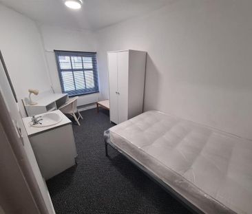 3 bedroom private hall to rent - Photo 3