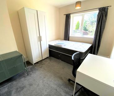 4 bedroom semi-detached house to rent - Photo 2