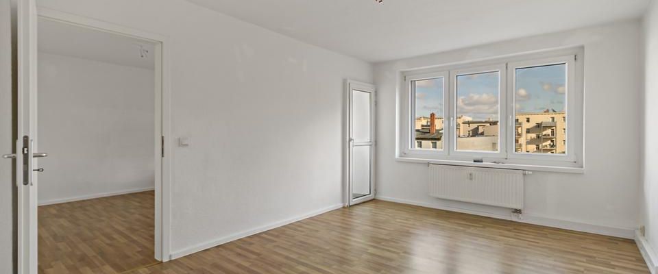 Gepflegte 2-Raumwohnung mit Balkon in der Merseburger Straße! - Foto 1