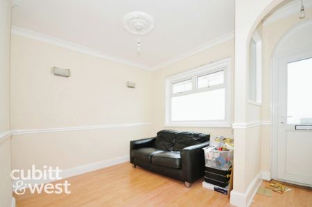 3 bedroom terraced house to rent - Photo 3