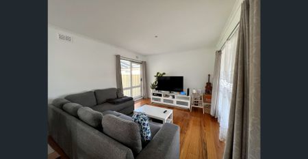 Three Bedroom Family Home - Photo 4