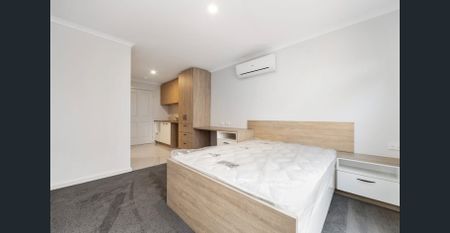 Quality Living, All Utilities Included - Walk to Uni & Hosp (Only one person per Room) - Photo 5