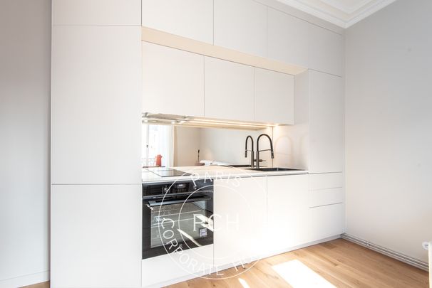 Rue Bassano, - Photo 1