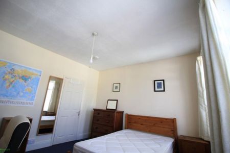 4 bedroom terraced house to rent - Photo 2