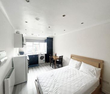 Studio to rent - Photo 1