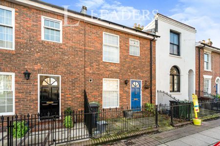 3 bedroom house to rent King Street, Southsea, PO5 - Photo 3