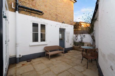 3 bedroom terraced house to rent - Photo 5