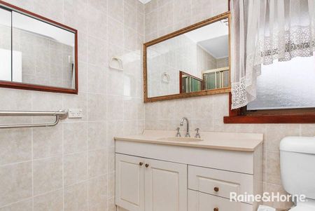 Family Home in Quiet Street - Photo 3