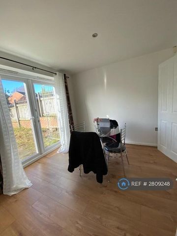 3 bedroom detached house to rent - Photo 2