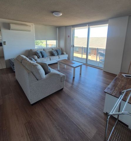 Furnished Beachside Apartment - Photo 4