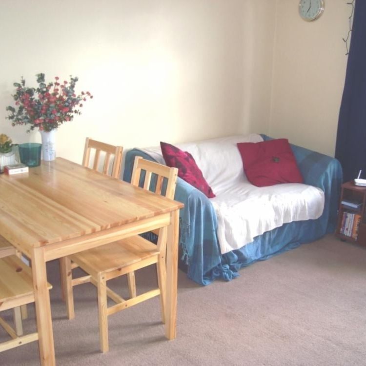 2 Bed Flat, Prideaux Road, SW9 - Photo 1