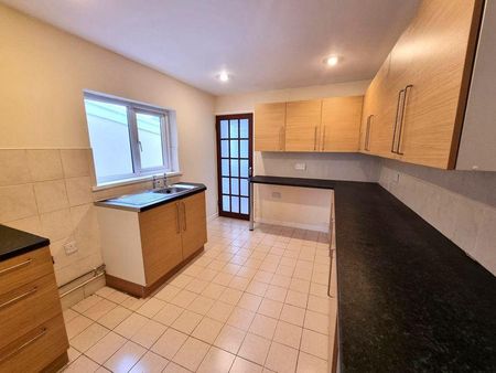 3 bedroom terraced house to rent - Photo 3