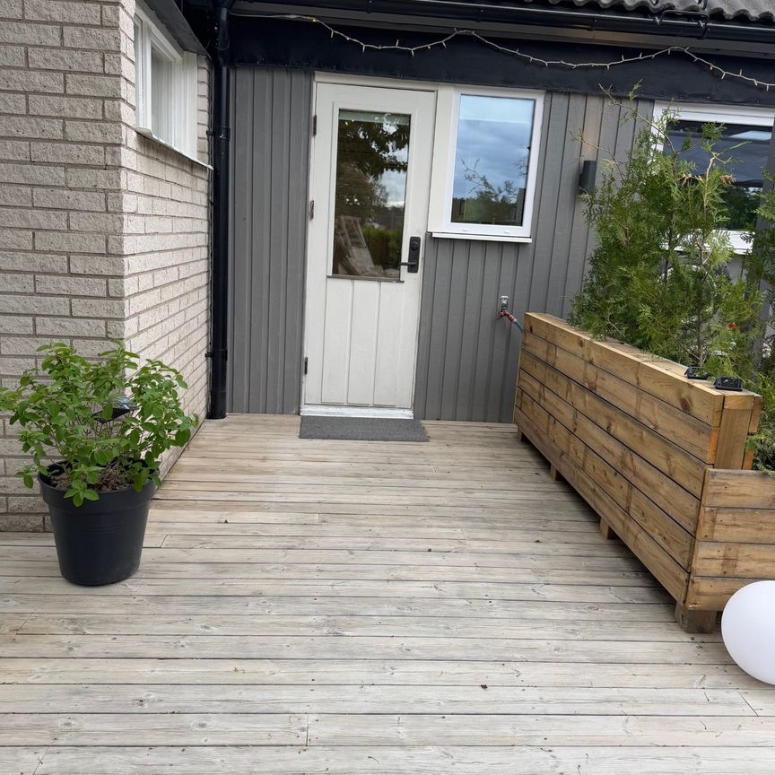 Tunasvängen, Upplands Väsby - Photo 1