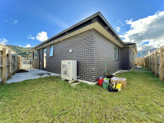 Modern 3-Bedroom Home in Wainuiomata - Photo 1