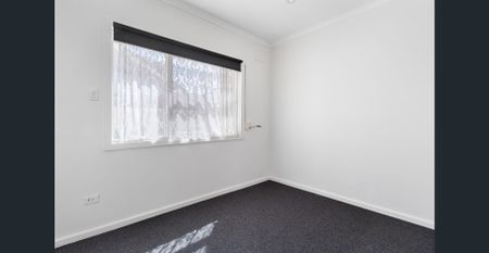 Three Bedroom Family Home with Large Yard - Photo 4