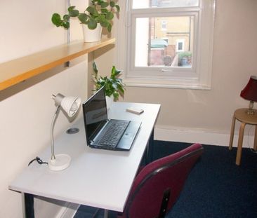 5 Bed House Near the University with Close Transport Links - Photo 6