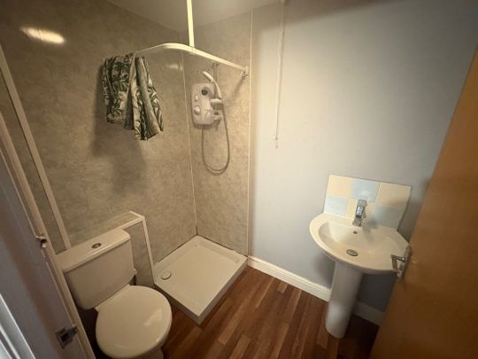 Neath Road, Plasmarl, SWANSEA - Photo 1