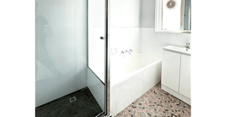 3-BEDROOM FULLY FURNISHED UNIT IN STKILDA EAST WITH TRAM AND WOOLWORTHS AT DOORSTEP. UNIT COMES WITH AN AIRCON+ BALCONY - Photo 2