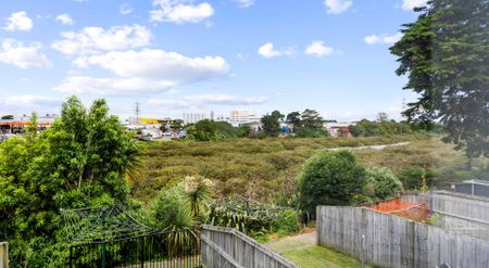 Peaceful 2 bed unit private 2 carparks - Photo 4