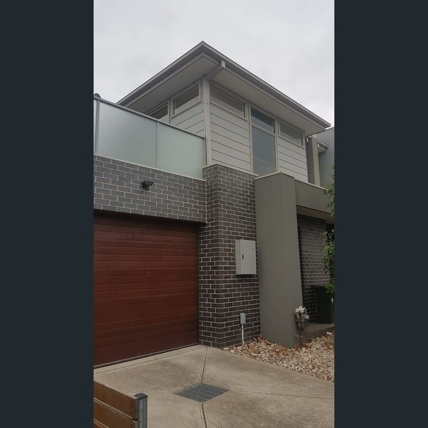 City Fringe Living!! - Photo 1