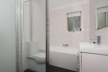 Spacious Family Home in Prime Figtree Location - Photo 2