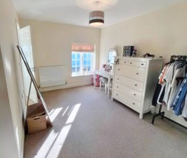 2 bedroom mews to rent - Photo 2