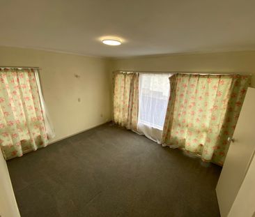 Exceptional 3-Bedroom Family Home in Bucklands Beach – $800/week - Photo 5