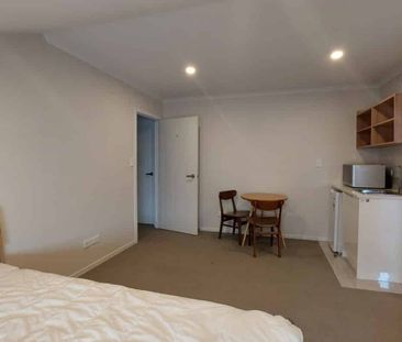 Furnished Studio Knocking On Uni's Door! - Photo 2