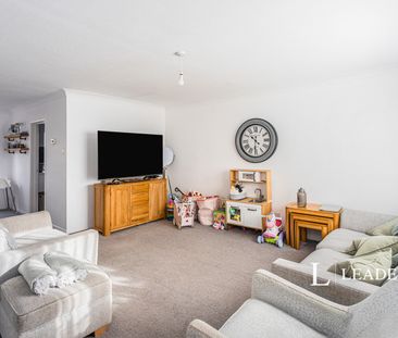 3 bedroom house to rent Badgers Walk, Burgess Hill, RH15 - Photo 2