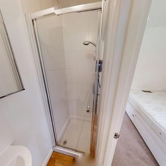 4 bedroom semi-detached house to rent - Photo 1