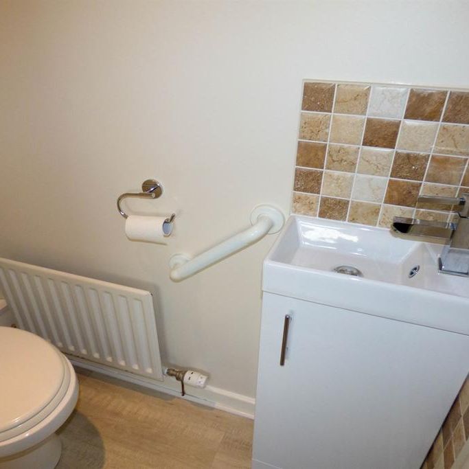 2 bedroom terraced house to rent - Photo 1