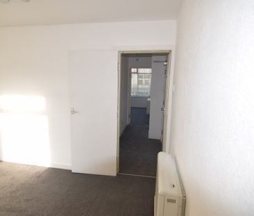 To Let 1 Bed Flat - Photo 6