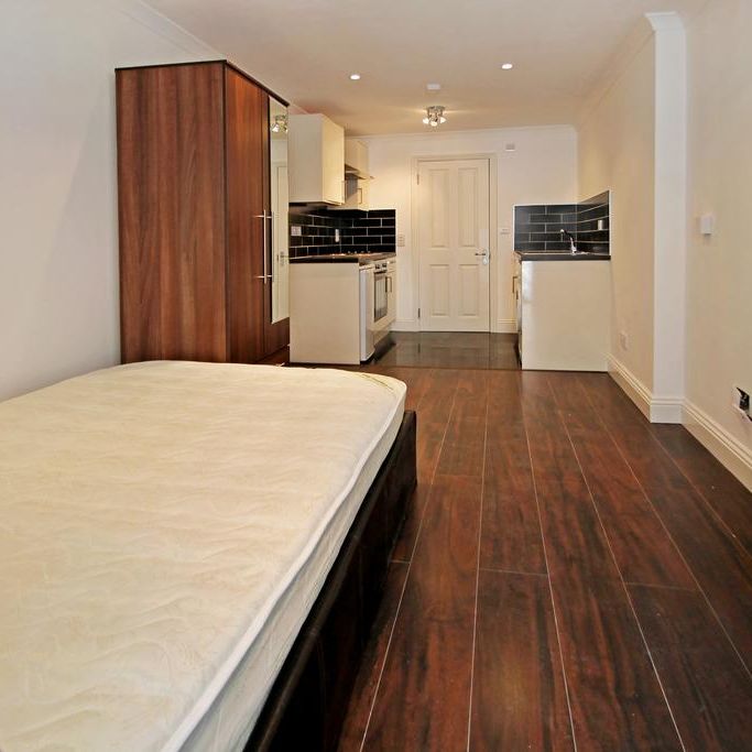 Studio to rent - Photo 1