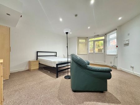 1 bedroom studio apartment to rent - Photo 2