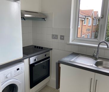 Studio Flat, Goodmays, IG3 - Photo 4