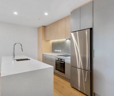 Luxury Apartment - Unbeatable Location - Photo 6