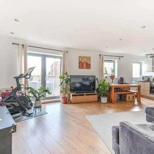 Battersea Park Road, Battersea, SW11 - Photo 1